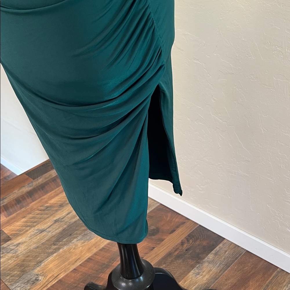 Superdown green halter dress - Picture 2 of 5